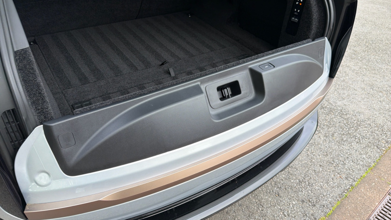 Land Rover Range Rover 4.4 P615 V8 SV 4dr Auto Petrol Estate